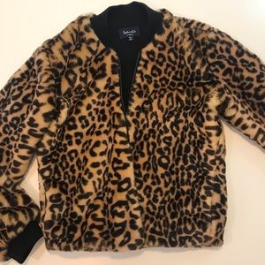 Luxurious faux fur leopard bomber jacket